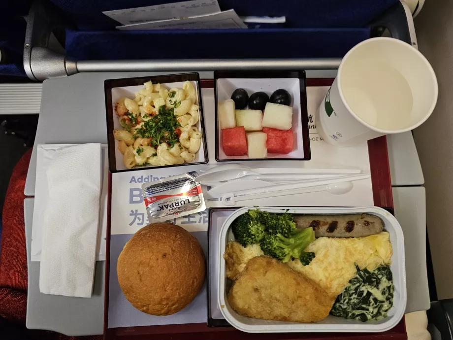Frühstück auf einem Langstreckenflug