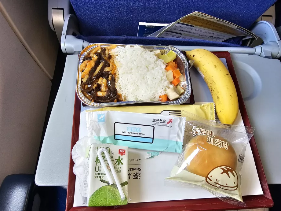 Essen auf dem Flug Shenzhen-Singapur