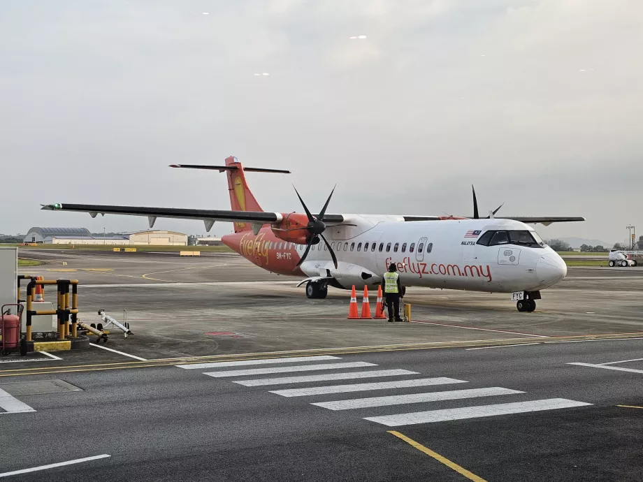 Firefly, ATR72 am Flughafen Seletar