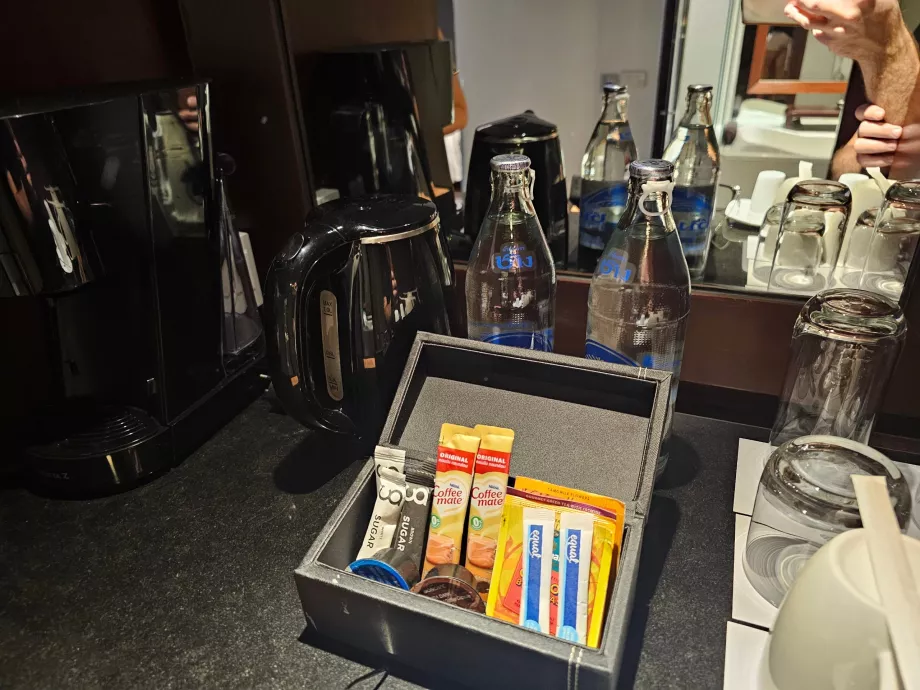 Kaffeemaschine und Wasser